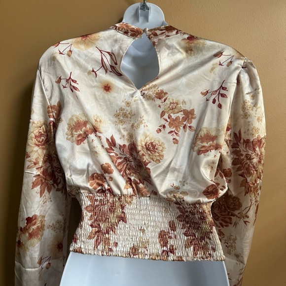 Guess Cream and Brown Floral Mock Neck Blouse Size Medium - Picture 3 of 11